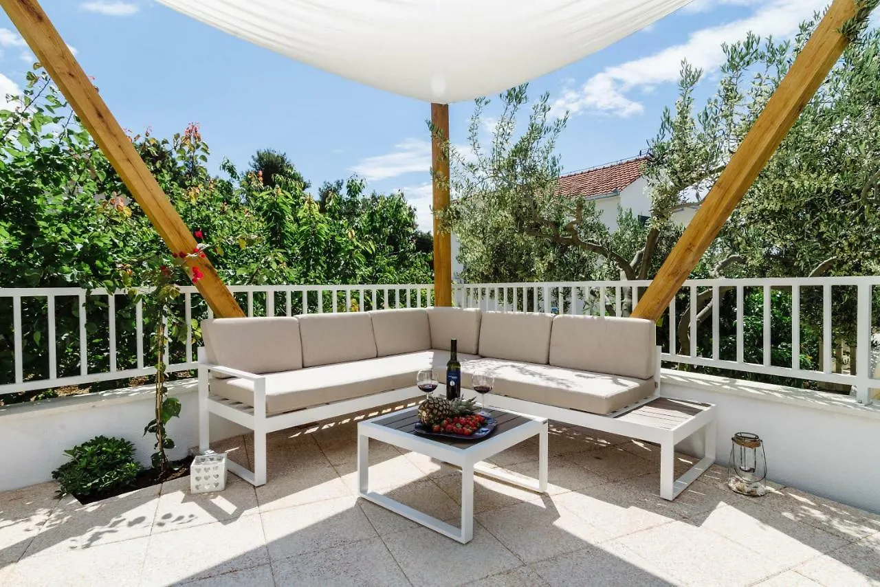 Apartments Villa Dalmatia Trogir 0*,