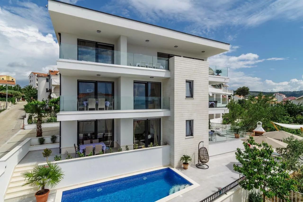 Apartments Villa Dalmatia Trogir 0*,  Hırvatistan